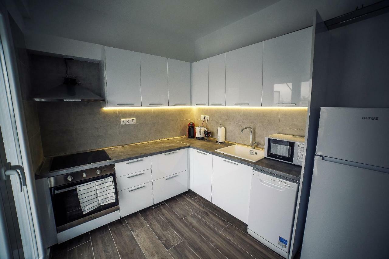 Seaview Deluxe Apartments Tesalonika Bagian luar foto