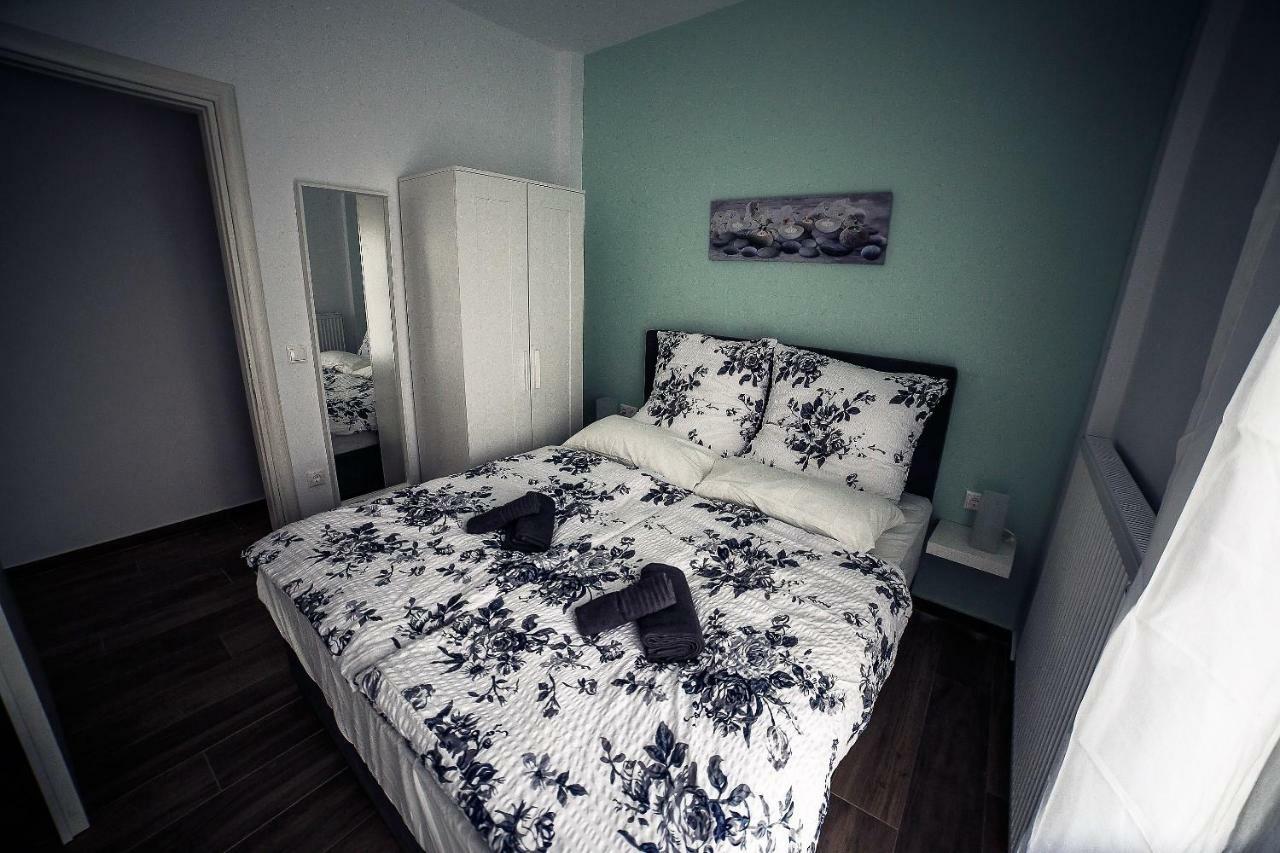 Seaview Deluxe Apartments Tesalonika Bagian luar foto