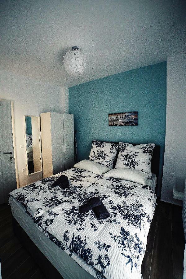 Seaview Deluxe Apartments Tesalonika Bagian luar foto