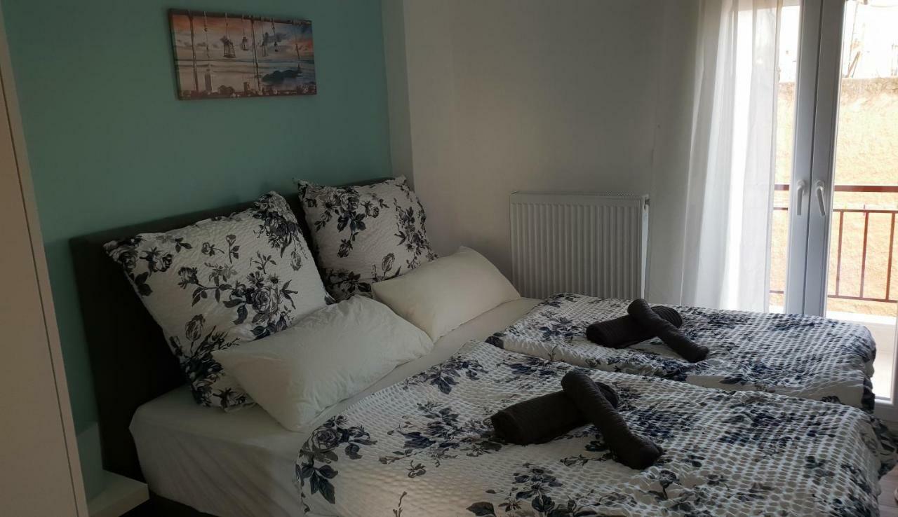 Seaview Deluxe Apartments Tesalonika Bagian luar foto